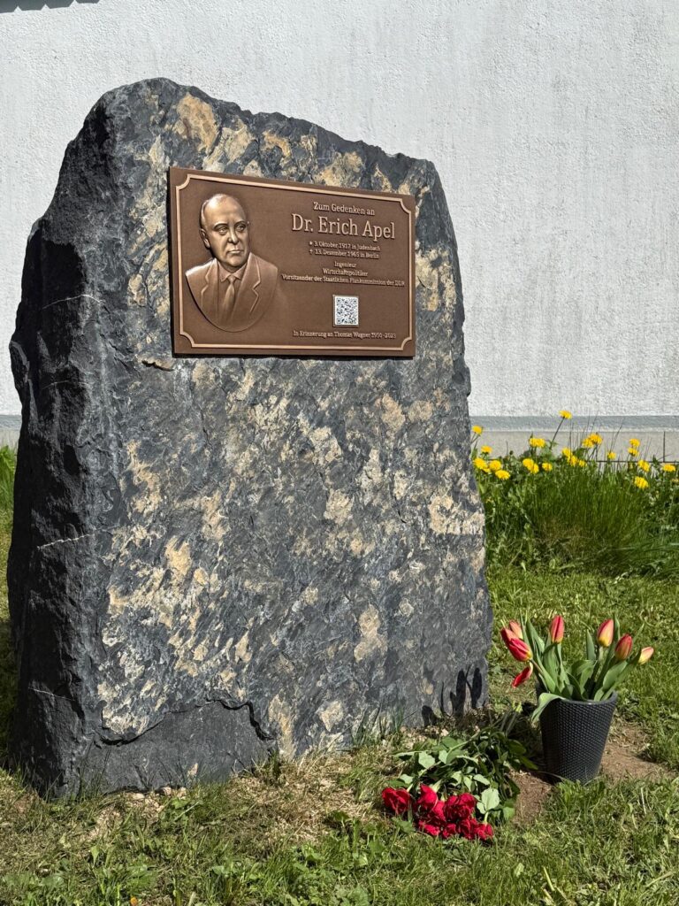 Einweihung Gedenkstein Erich Apel